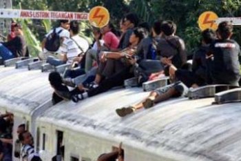 PINTU KOBOI KERETA