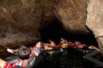 WISATA GOA PINDUL
