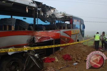 Bus Sugeng Rahayu terguling di Jalan Ngawi-Mantingan
