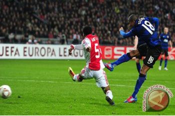 MU Kalahkan Ajax 2-0