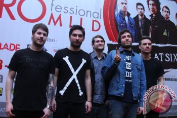 Band Inggris bawakan 16 lagu 