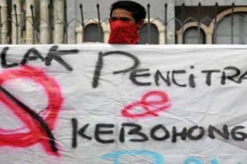 TOLAK KEBOHONGAN PUBLIK
