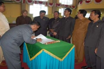 PEMBENTUKAN AKD DPRD