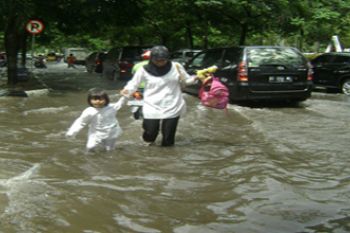 GENANGAN AIR HUJAN