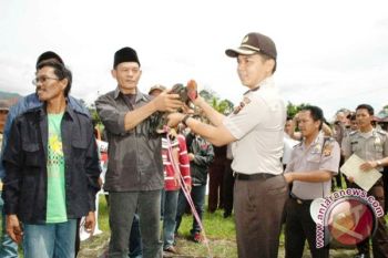 Polresta Pagaralam "dihadiahi" ayam jago berantas korupsi