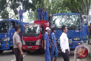 Sopir Tangki BBM Di Kolaka Unjuk Rasa