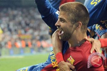 Barcelona banding atas kartu merah Pique