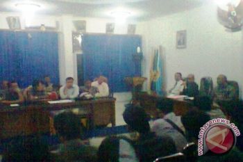 Ratusan Mahasiswa PGRI Palembang bentrok dengan Rektorat