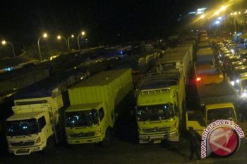 Truk Menumpuk Di Bakauheni