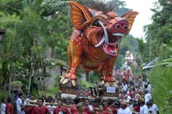 PARADE "OGOH-OGOH"