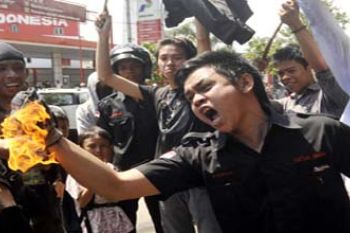 BAKAR TANGAN