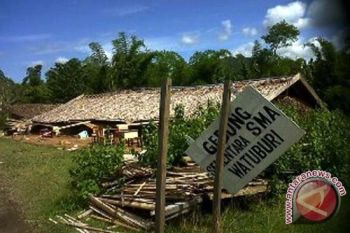 Puting Beliung Robohkan Gedung SMA DI BOMBANA