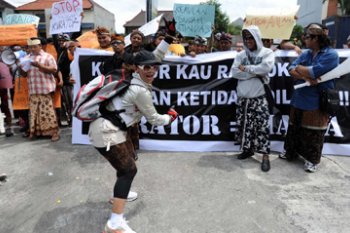 PELELANGAN HOTEL