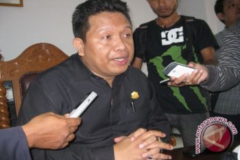 DPRD Sultra Desak Pemprov Bahas Penyesuain Tarif