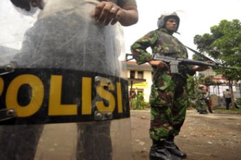 TNI JAGA KANTOR POLISI