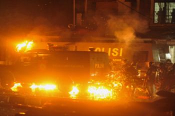 MOBIL POLISI TERBAKAR