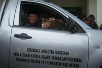 Deputi KPDT Tinjau Produk Minyak Kelapa Natuna