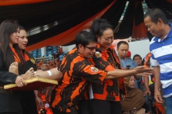 Bantuan 100 Kaki Palsu