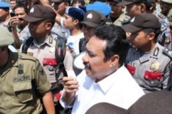 Wali Kota Batam Tenangkan Demonstran