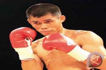 Chris John fokus latihan dengan mitra tanding