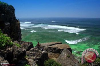 Tiga pengunjung Pantai Indrayanti Gunung Kidul hilang 
