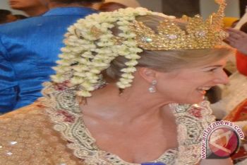 Putri Belgia Peroleh Gelar Adat Lampung