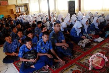 Uang sertifikasi guru cair Juni 2012