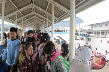 Tarif Tertinggi Penyeberangan Truk Rp2,35 juta