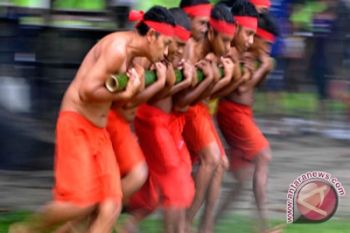 Atraksi permainan bambu gila masuk rekor MURI