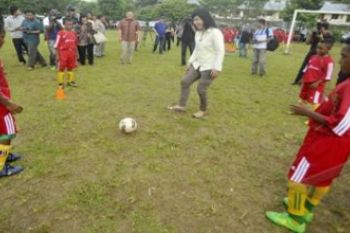 BANTUAN SEKOLAH BOLA