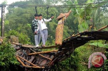 Masyarakat Sigi Keluhkan Buruknya Jalan dan Jembatan 