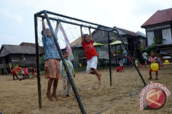Wah, asyik bermain tak perlu jauh-jauh 