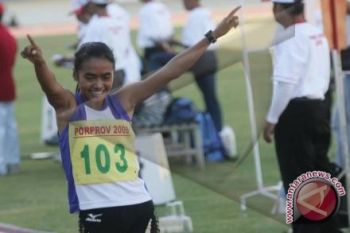 Peraih tiga medali SEA Games Trianingsih berlatih di Jakarta