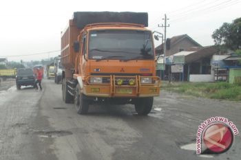 Prioritaskan Perbaikan Jalan Di Perempatan
