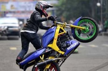 AKSI FREESTYLE MOTOR