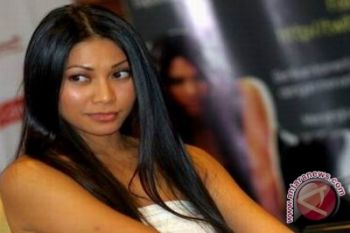 Luar biasa.!!! Anggun isi soundtrack film bareng Kelly Clarkson dan Josh Groban