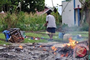 Membangun Perdamaian Dari Atas Kain Oleh Adha Nadjemuddin 