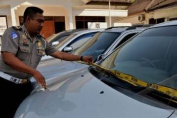 MOBIL BERSURAT PALSU
