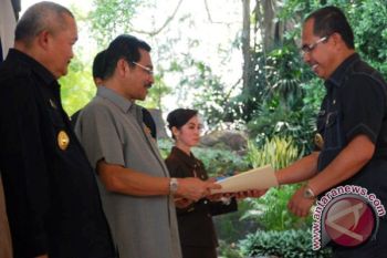 Mendagri Berikan Penghargaan e-KTP 