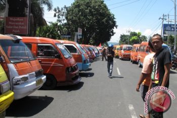Angkot Berdemo, Penumpang Terlantar