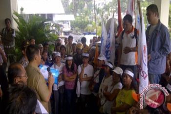 Buruh tuntut Pemkot Manado bentuk dewan pengupahan