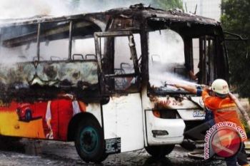 Bus terbakar 14 penumpang tewas