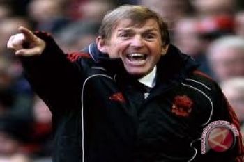 Mantan bintang Liverpool Kenny Dalglish positif COVID-19
