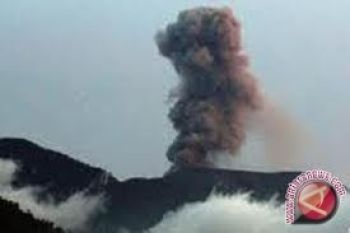 Gunung Marapi Kamis pagi lima kali  meletus