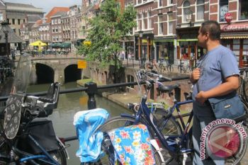 Indonesian students discuss international issues in United Nations model  