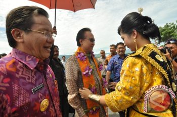 Menteri Kelautan Serahkan Bantuan Proyek Rp44,5 Miliar 