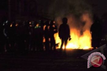 Dua Rumah Terbakar Saat Bentrok Di Palu 