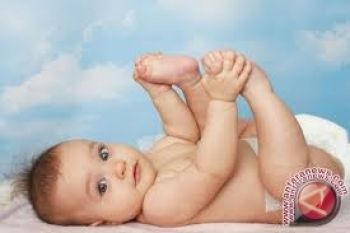 Ini penjelasan mengapa kepala bayi berkeringat saat tidur