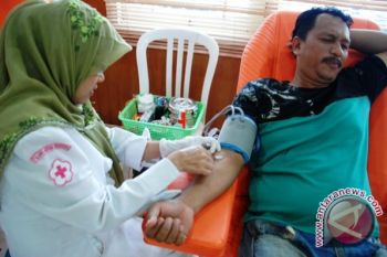 Yayasan BJ Habibie bantu PMI alat cuci darah 