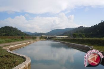 Kelompok tani gunakan bantuan untuk perbaikan irigasi